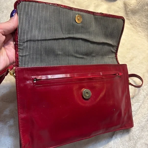 Vintage Crossbody Bag Red Snakeskin Print Gold-tone Hardware Vegan Patent Shiny - Picture 4 of 15